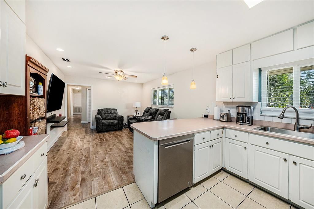 En Venta: $450,000 (3 camas, 2 baños, 1624 Pies cuadrados)