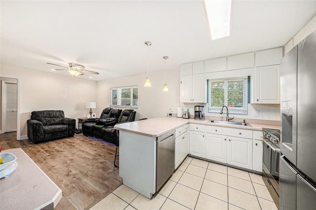 En Venta: $450,000 (3 camas, 2 baños, 1624 Pies cuadrados)