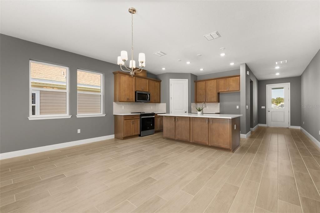 For Sale: $334,990 (3 beds, 3 baths, 2025 Square Feet)