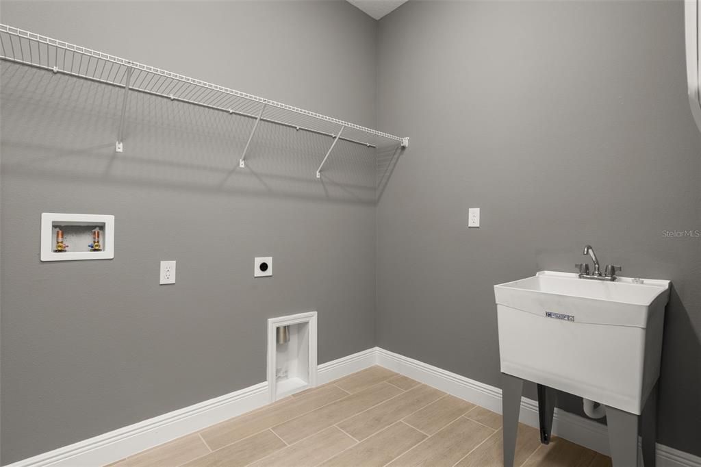 For Sale: $334,990 (3 beds, 3 baths, 2025 Square Feet)