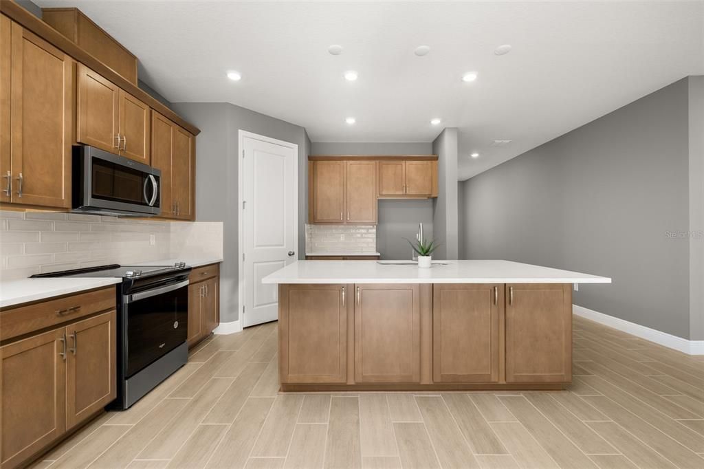 For Sale: $334,990 (3 beds, 3 baths, 2025 Square Feet)