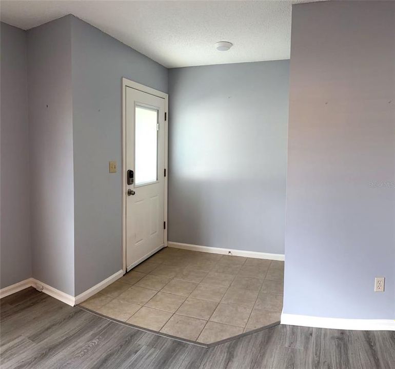 For Sale: $279,000 (2 beds, 2 baths, 1124 Square Feet)