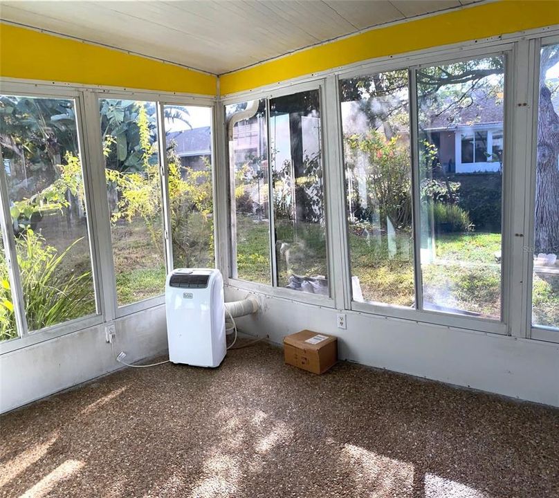 For Sale: $279,000 (2 beds, 2 baths, 1124 Square Feet)