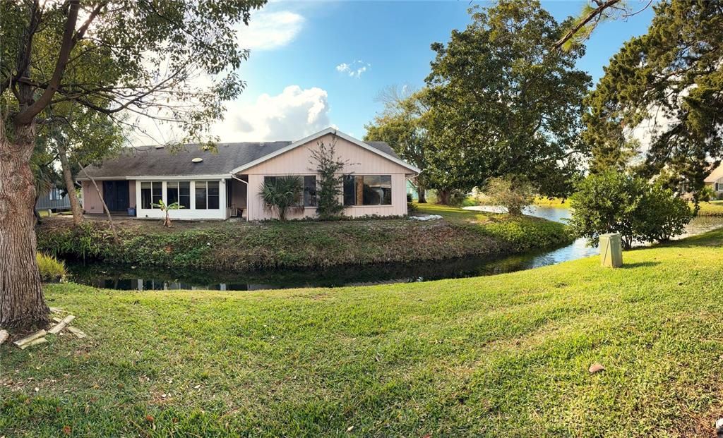 For Sale: $279,000 (2 beds, 2 baths, 1124 Square Feet)