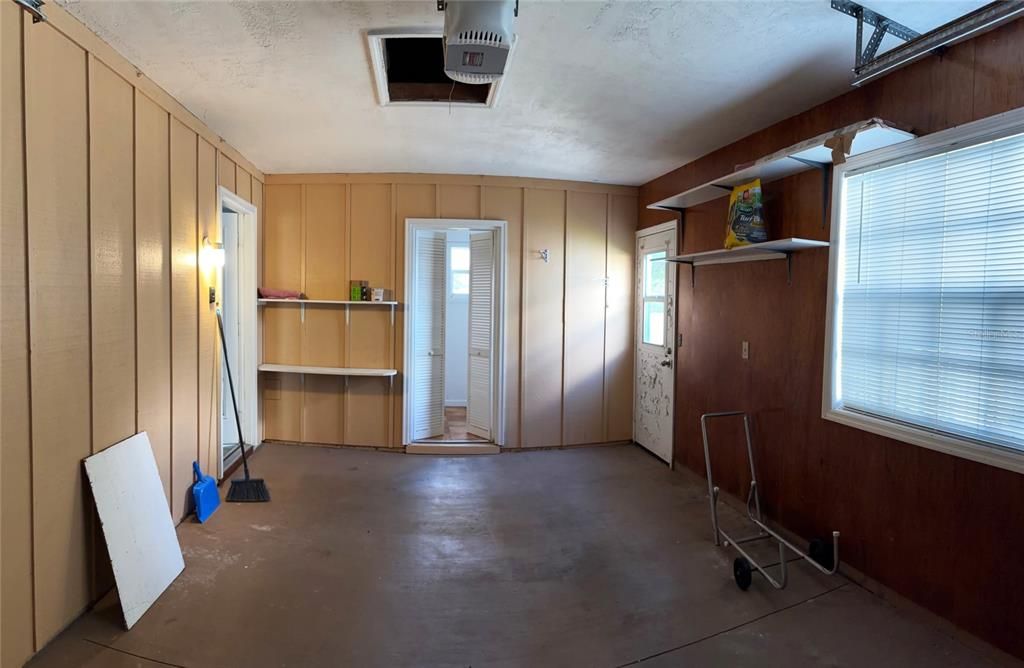 For Sale: $279,000 (2 beds, 2 baths, 1124 Square Feet)