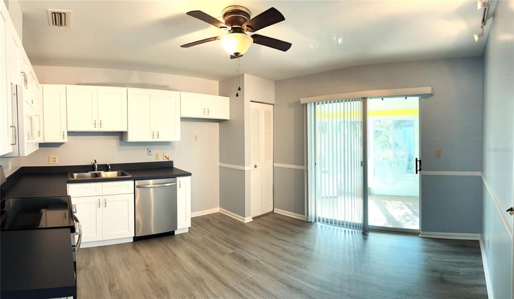 For Sale: $279,000 (2 beds, 2 baths, 1124 Square Feet)