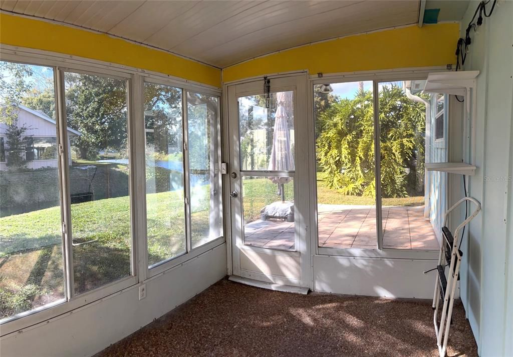 For Sale: $279,000 (2 beds, 2 baths, 1124 Square Feet)