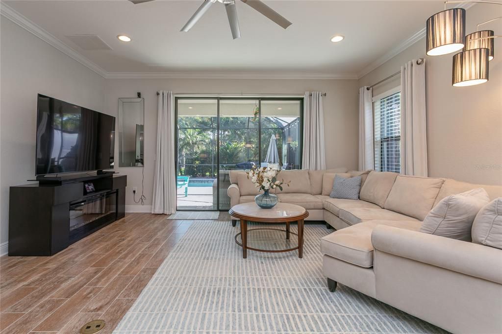 For Sale: $439,900 (4 beds, 2 baths, 2161 Square Feet)