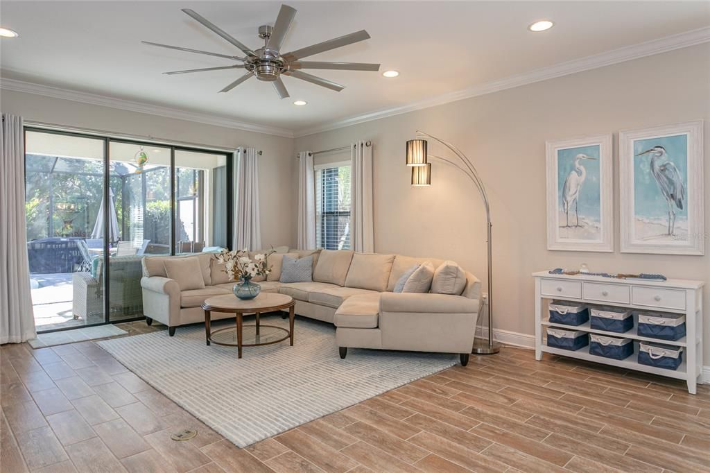 For Sale: $439,900 (4 beds, 2 baths, 2161 Square Feet)