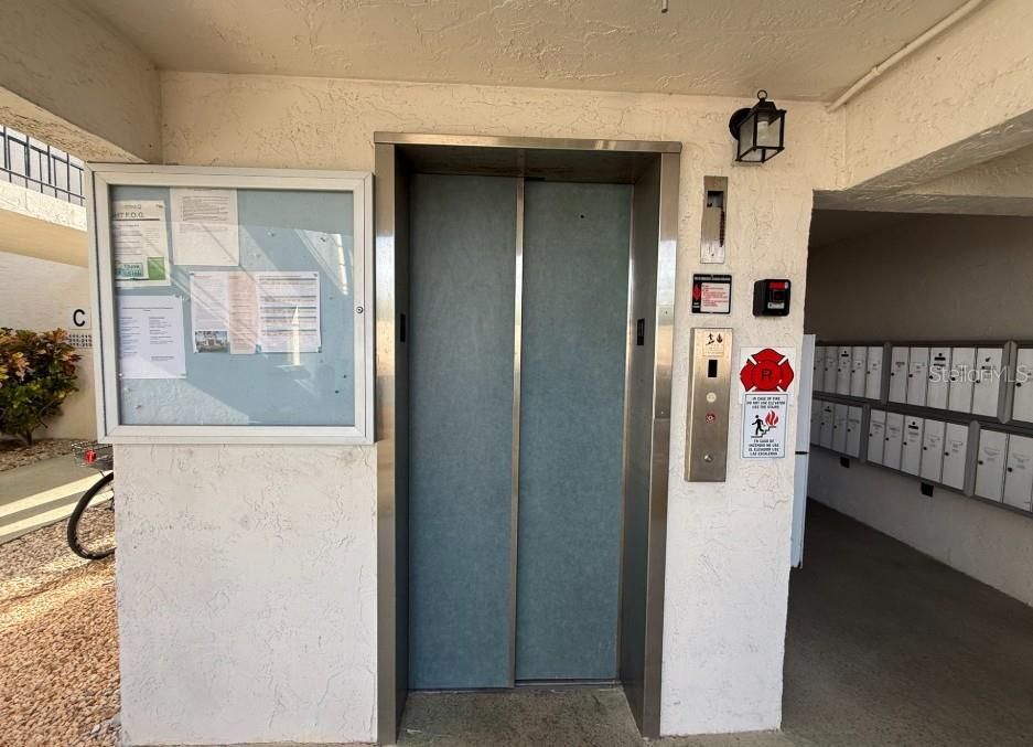 На продажу: $189,900 (2 спален, 2 ванн, 828 Квадратных фут)