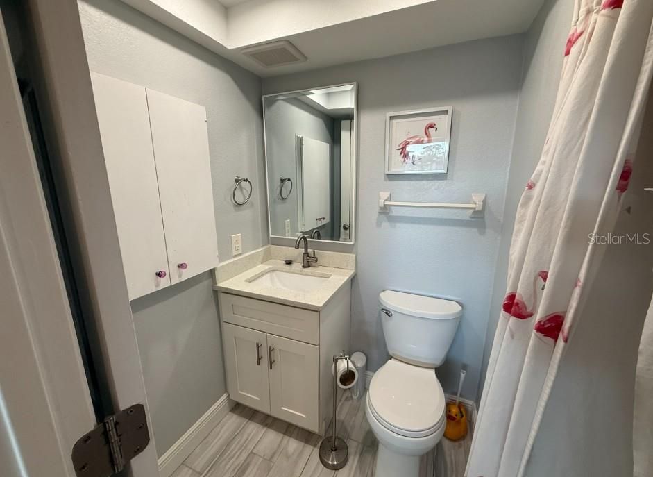 На продажу: $189,900 (2 спален, 2 ванн, 828 Квадратных фут)