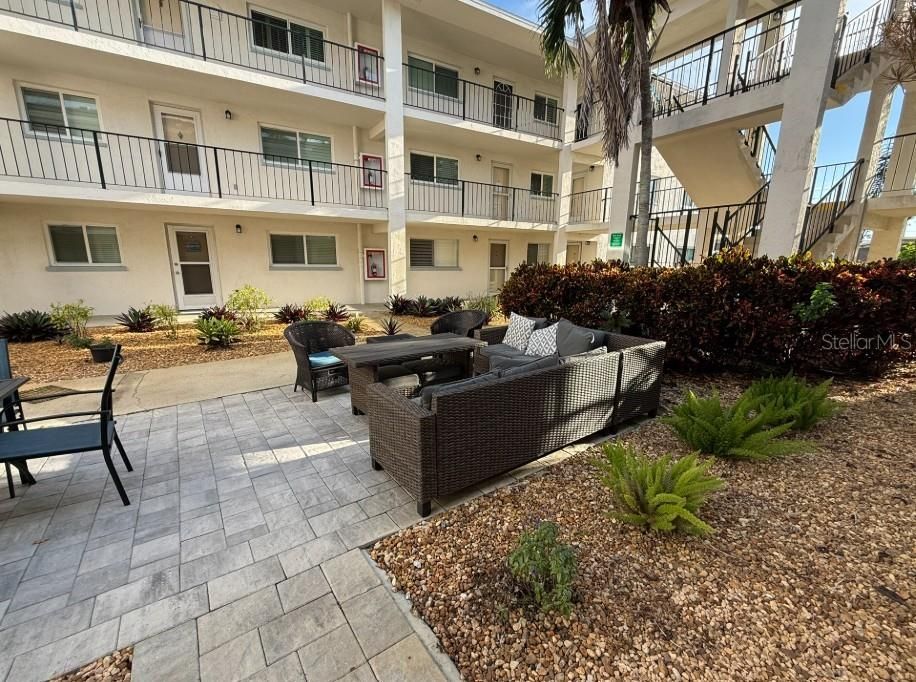 На продажу: $189,900 (2 спален, 2 ванн, 828 Квадратных фут)