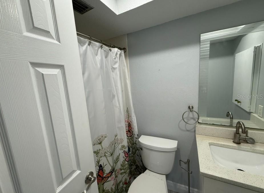 На продажу: $189,900 (2 спален, 2 ванн, 828 Квадратных фут)