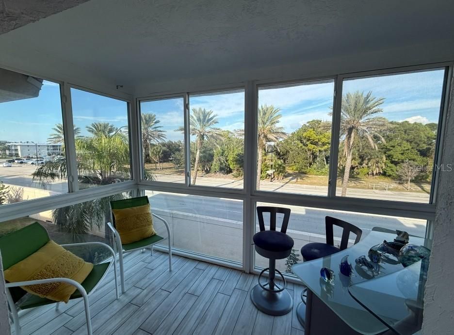 На продажу: $189,900 (2 спален, 2 ванн, 828 Квадратных фут)