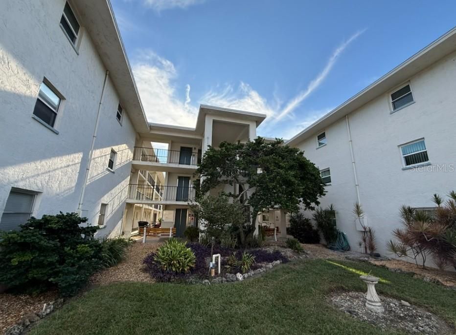 На продажу: $189,900 (2 спален, 2 ванн, 828 Квадратных фут)