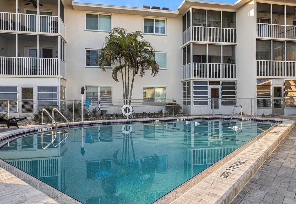 На продажу: $189,900 (2 спален, 2 ванн, 828 Квадратных фут)