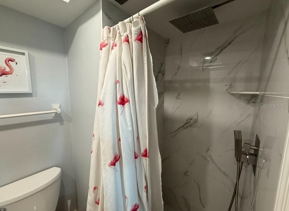 На продажу: $189,900 (2 спален, 2 ванн, 828 Квадратных фут)