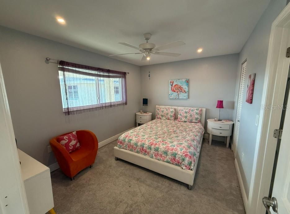 На продажу: $189,900 (2 спален, 2 ванн, 828 Квадратных фут)