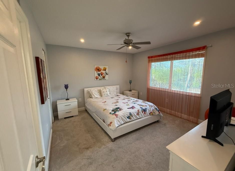 На продажу: $189,900 (2 спален, 2 ванн, 828 Квадратных фут)