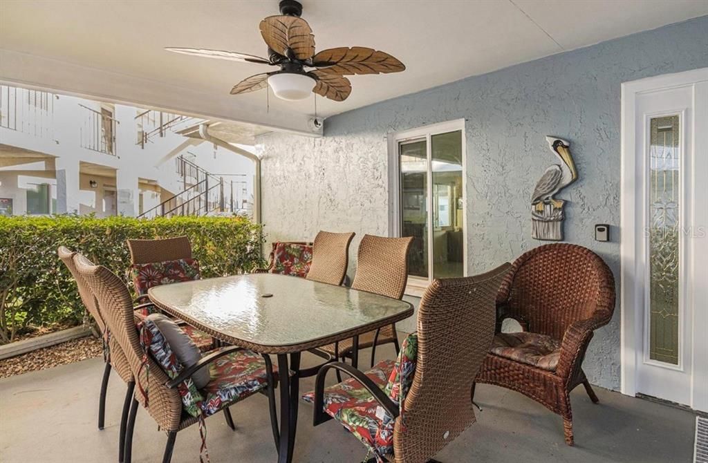 На продажу: $189,900 (2 спален, 2 ванн, 828 Квадратных фут)