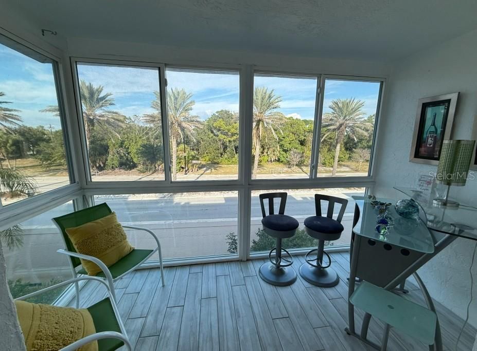 На продажу: $189,900 (2 спален, 2 ванн, 828 Квадратных фут)