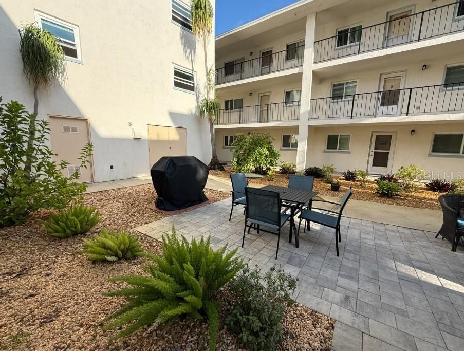 На продажу: $189,900 (2 спален, 2 ванн, 828 Квадратных фут)