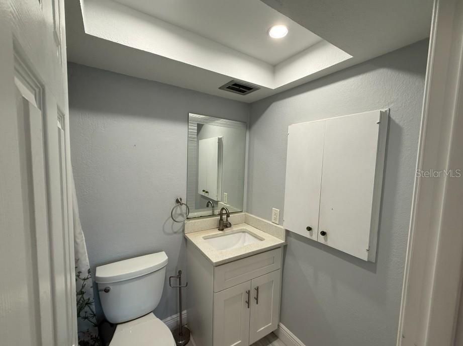 На продажу: $189,900 (2 спален, 2 ванн, 828 Квадратных фут)