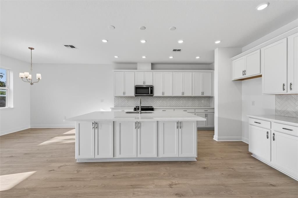 待售: $329,990 (3 贝兹, 2 浴室, 1888 平方英尺)