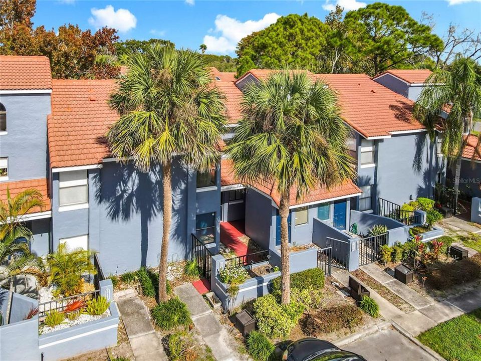 For Rent: $2,150 (2 beds, 2 baths, 860 Square Feet)