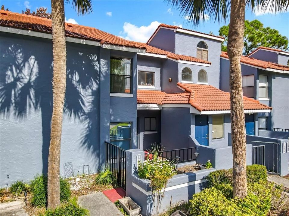 For Rent: $2,150 (2 beds, 2 baths, 860 Square Feet)