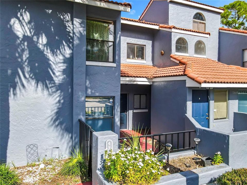 For Rent: $2,150 (2 beds, 2 baths, 860 Square Feet)