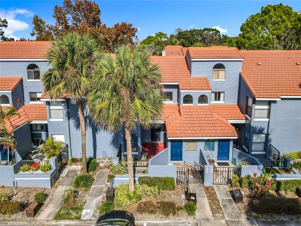 For Rent: $2,150 (2 beds, 2 baths, 860 Square Feet)