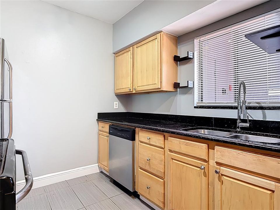 For Rent: $2,150 (2 beds, 2 baths, 860 Square Feet)
