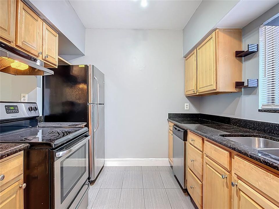 For Rent: $2,150 (2 beds, 2 baths, 860 Square Feet)
