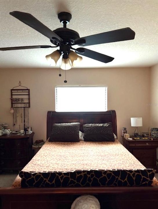 For Sale: $289,900 (3 beds, 2 baths, 1429 Square Feet)