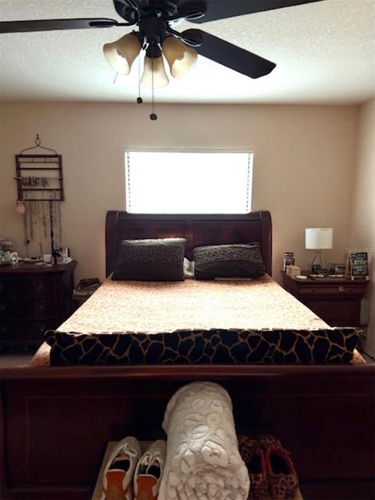 For Sale: $289,900 (3 beds, 2 baths, 1429 Square Feet)