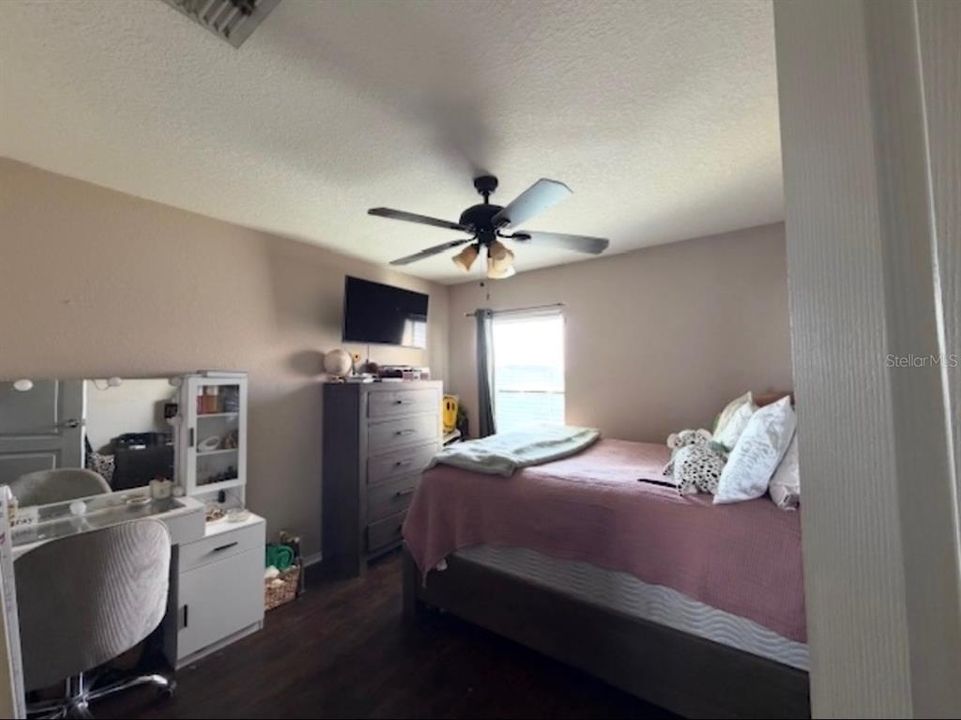 For Sale: $289,900 (3 beds, 2 baths, 1429 Square Feet)