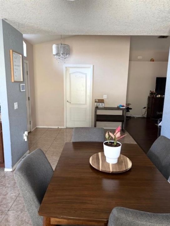 For Sale: $289,900 (3 beds, 2 baths, 1429 Square Feet)