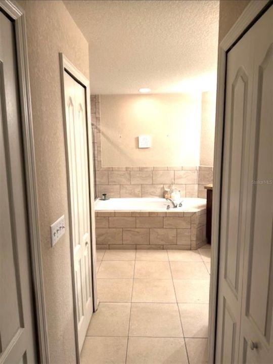 For Sale: $289,900 (3 beds, 2 baths, 1429 Square Feet)