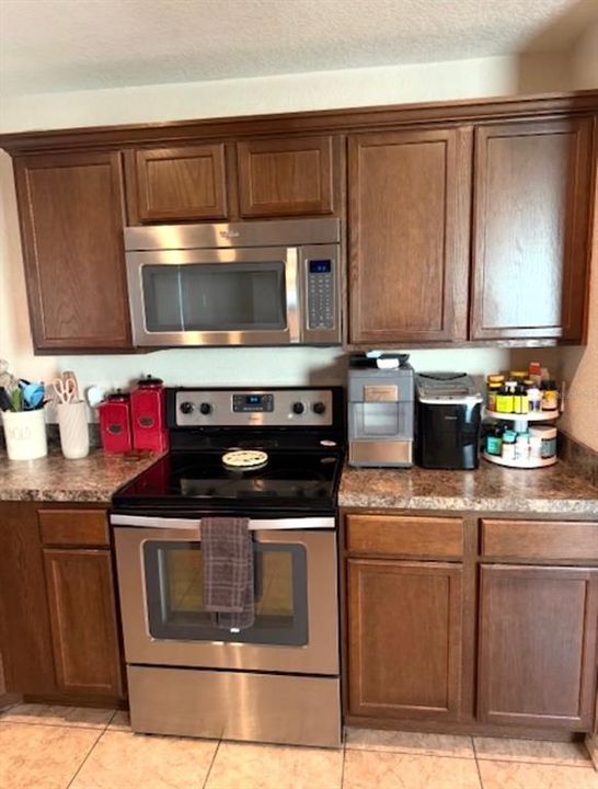 For Sale: $289,900 (3 beds, 2 baths, 1429 Square Feet)