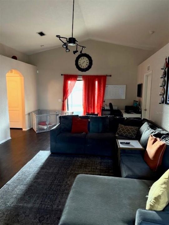 For Sale: $289,900 (3 beds, 2 baths, 1429 Square Feet)