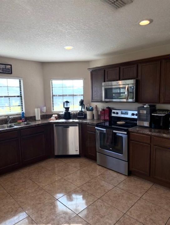 For Sale: $289,900 (3 beds, 2 baths, 1429 Square Feet)