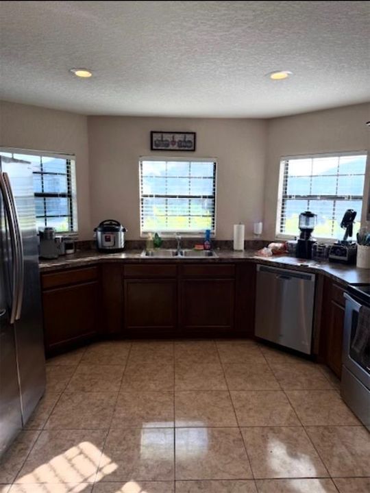 For Sale: $289,900 (3 beds, 2 baths, 1429 Square Feet)