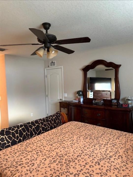 For Sale: $289,900 (3 beds, 2 baths, 1429 Square Feet)