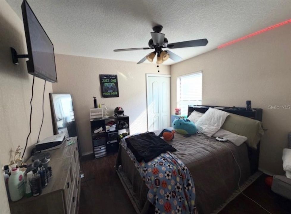 For Sale: $289,900 (3 beds, 2 baths, 1429 Square Feet)