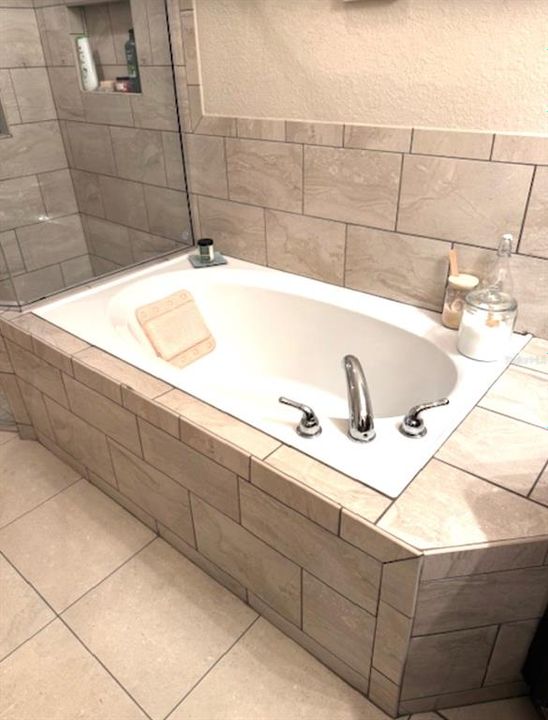 For Sale: $289,900 (3 beds, 2 baths, 1429 Square Feet)