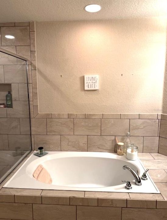 For Sale: $289,900 (3 beds, 2 baths, 1429 Square Feet)