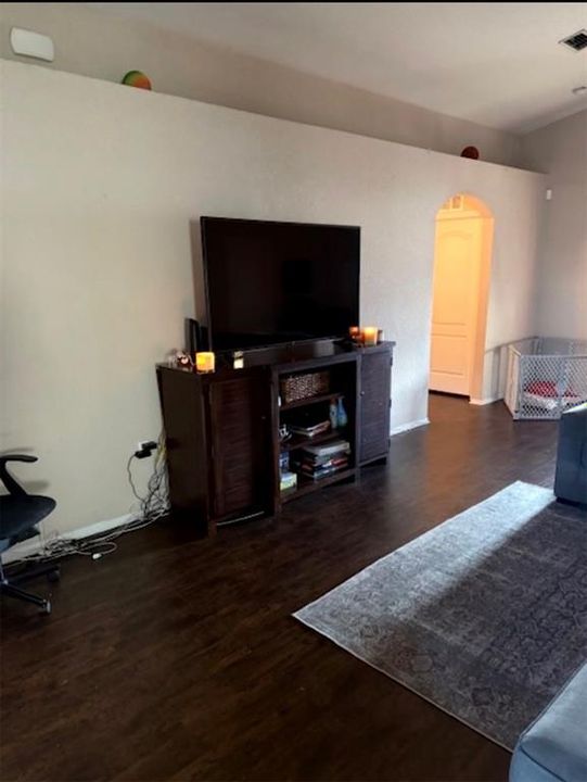 For Sale: $289,900 (3 beds, 2 baths, 1429 Square Feet)