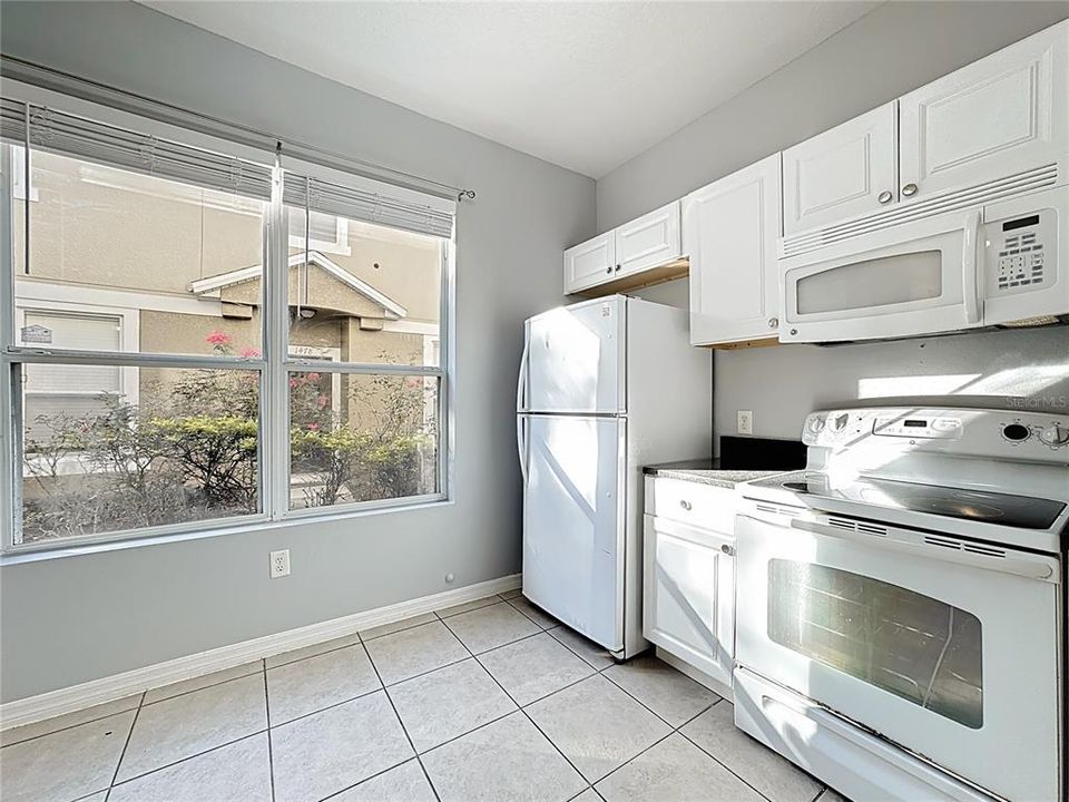 For Rent: $2,450 (3 beds, 2 baths, 1544 Square Feet)