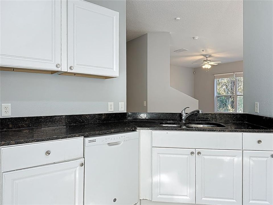 For Rent: $2,450 (3 beds, 2 baths, 1544 Square Feet)